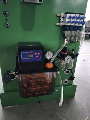 機械を形作る自動ばね100KG デコイラーのCNCのばね機械